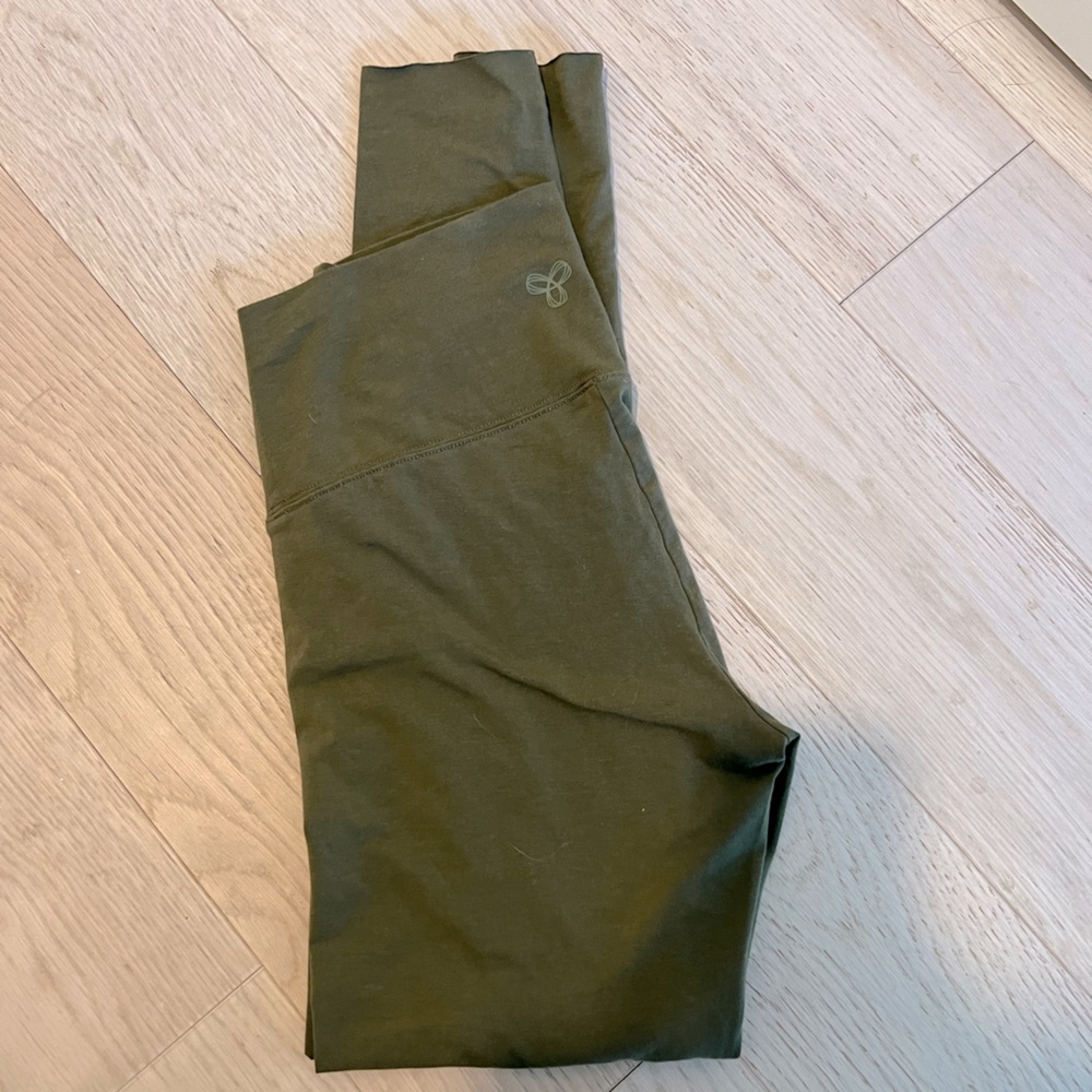 Aritzia TNA chill dark green leggings